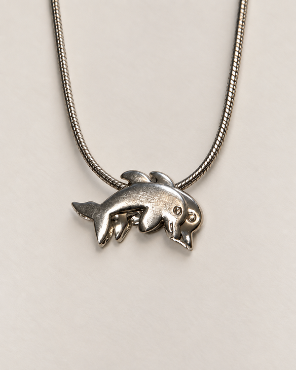 Collar Brisa Marina – Doble Delfín Rodiado